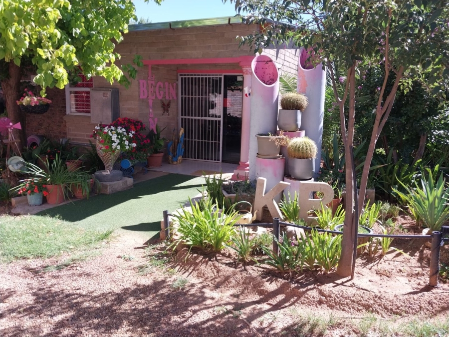 6 Bedroom Property for Sale in Schweizer Reneke North West